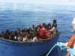 Naufrágio no Mediterrâneo: morrem quatro pessoas e desaparecem trinta e seis na costa de Andaluzia