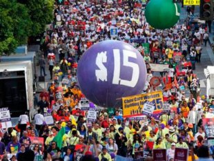 Milhares de pessoas saem as ruas dos Estados Unidos para exigir “muito mais que quinze dólares”