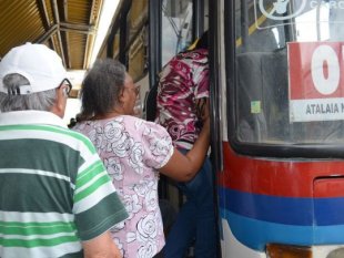 Prefeitos do ABC paulista pretendem acabar com a gratuidade para idosos no transporte