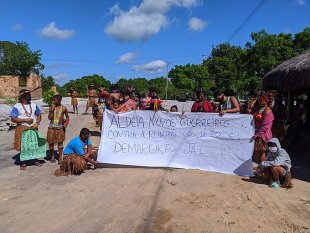PM da Bahia está prendendo jovens pataxós que estavam defendendo seu território
