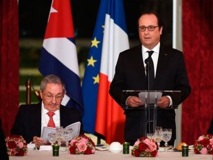 Por que Hollande rola o tapete vermelho para Raúl Castro?