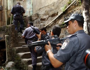 Crônica sobre a atuação das UPP's nas favelas cariocas