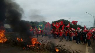 MST realiza manifestações pelo país contra a prisão de Lula