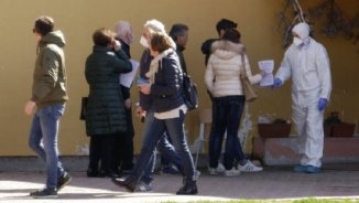 Testes massivos ajudam cidade italiana a reduzir novos casos de coronavírus a zero