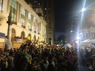 No RJ, manifestantes em defesa da Amazônia protestam contra Bolsonaro