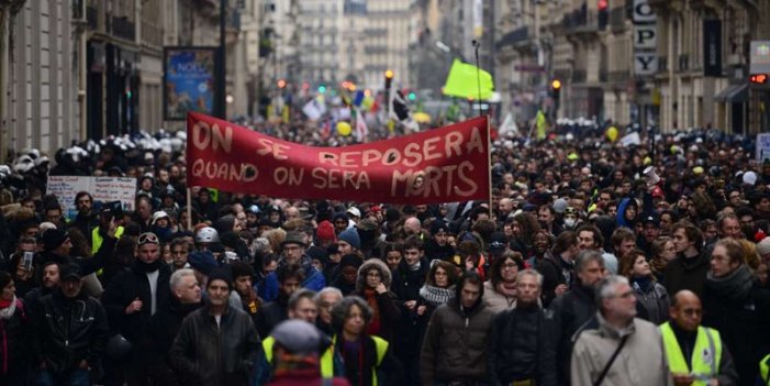 França Mais de 1,5 milhões nas ruas em um grande dia de mobilizações e
