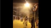 Moradores protestam após policiais assassinarem mototaxista e carona na Cidade de Deus 