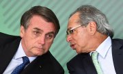 Tentando controlar crise no governo, Bolsonaro prorroga auxílio por mais 3 meses