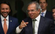 A "rachadinha" de Queiroz e o "privatizão" de Paulo Guedes