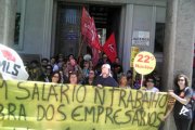 Professores do RS marcham até a FEDERASUL contra Sartori e grandes empresários