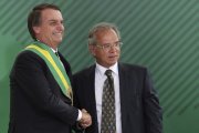 O “namoro” de Bolsonaro e Guedes para nos fazer trabalhar até morrer