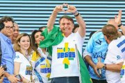 Para comprar voto da bancada evangélica na reforma, Bolsonaro dá milhões para igrejas