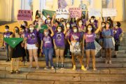 28S no RJ: mulheres protestam em frente à ALERJ pelo direito ao aborto legal, seguro e gratuito