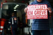 Mais de 2 mil vigilantes terceirizados estão em greve no DF contra atraso de salários