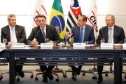 Bolsonaro estende desoneração da folha até o fim de 2023 para defender lucros de empresas