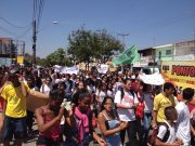 Centenas de alunos e professores de Campinas saem às ruas no Ouro Verde