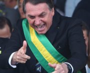 No dia da revoltante marca de 300 mil mortos, Bolsonaro entregou toda Petrobras da Bahia 