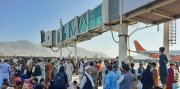 Desespero e morte no aeroporto de Cabul diante do avanço do Talibã