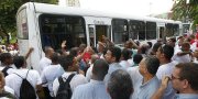 Em Salvador, trabalhadores bloqueiam a Av. ACM contra a Reforma da Previdência