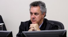 Gebran Neto, desembargador do TRF-4, defende manter prisão arbitrária de Lula