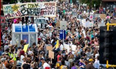 Minneapolis: Milhares de pessoas tomam as ruas para exigir justiça por George Floyd