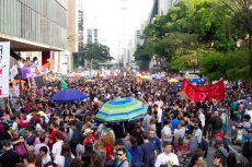 Em São Paulo, ato contra Bolsonaro reúne milhares na Avenida Paulista