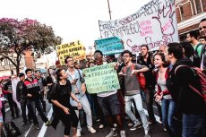 Ato em protesto a tocha olímpica enche as ruas de Campinas