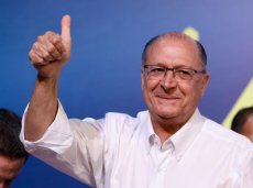 Buscando emplacar campanha, Alckmin promete privatização da Petrobrás