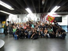 Estudantes de Geografia da UERJ fazem ato pedindo a reabertura do Bandejão