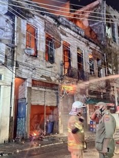 Famílias perdem moradia após incêndio na Ocupação na Rua do Livramento, faça sua doação