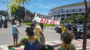 Ridículo: Bolsonaristas, em BH, fazem carreata exigindo intervenção militar