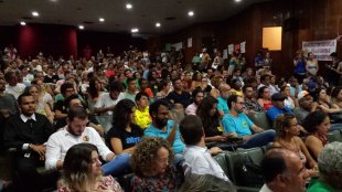 Ato em defesa do mandato de Jean Wyllys lota auditório do Clube Municipal no Rio de Janeiro