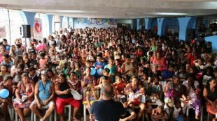 Crivella transformou escola em templo da Igreja Universal para doutrinar crianças
