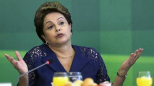 Com novas regras do FIES, Dilma diz “não ter nada a ver” com reajustes abusivos de mensalidades