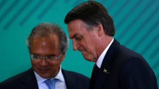 Bolsonaro e Paulo Guedes vão cortar direitos para financiar Renda Brasil e Carteira Verde-Amarela
