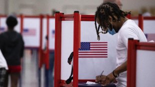 Eleições EUA: Republicanos montam urnas falsas na Califórnia