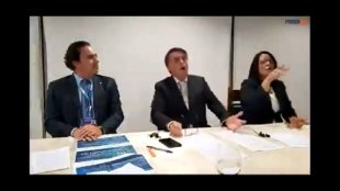 PERVERSO: Bolsonaro simula sufocamento por COVID em tom de ironia. Confira o vídeo