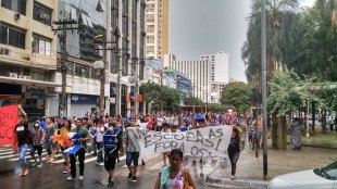Seguindo exemplo de SP, secundaristas fecham avenidas de Goiânia