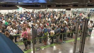 Europa: Trabalhadores paralisam aeroportos por acordos coletivos e aumento salarial