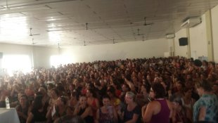 Em assembleia lotada professores de Porto Alegre discutem proximos passos da luta