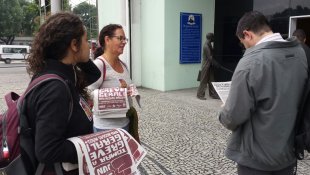 Campanha “Tomar a Greve Geral nas nossas mãos” na CEDAE no Rio de Janeiro.