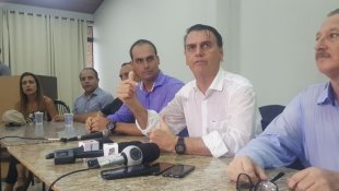 Bolsonaro: “Se eu assumir, índio não terá mais 1cm de terra”