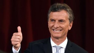 Macri, presidente argentino, se apressa em saudar a vitória do ultra-direitista Bolsonaro