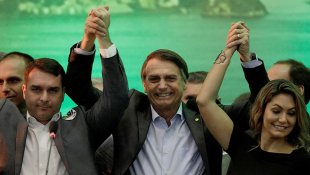 BC propõe fim do monitoramento de parentes de políticos em meio aos escândalos da família Bolsonaro