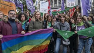 Myriam Bregman fechou sua campanha com um “pañuelazo” pelo aborto legal na Argentina