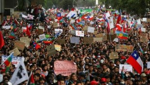 Mais de 80% da população chilena é a favor dos protestos e defende uma nova Constituição