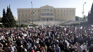 Greve de 48h na Grécia contra os cortes 'rápidos'