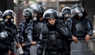 URGENTE: Polícia de Witzel reprime ato contra o racismo no Rio