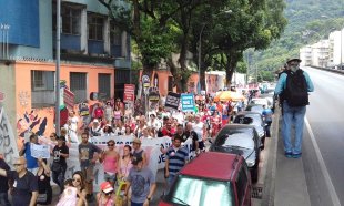 Servidores sem salários fazem ato no Rio contra novo atraso nos pagamentos