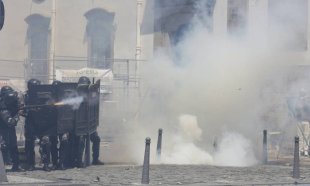 [Ao vivo] Polícia reprime violentamente manifestação contra privatização da CEDAE e acordo Temer-Pezão